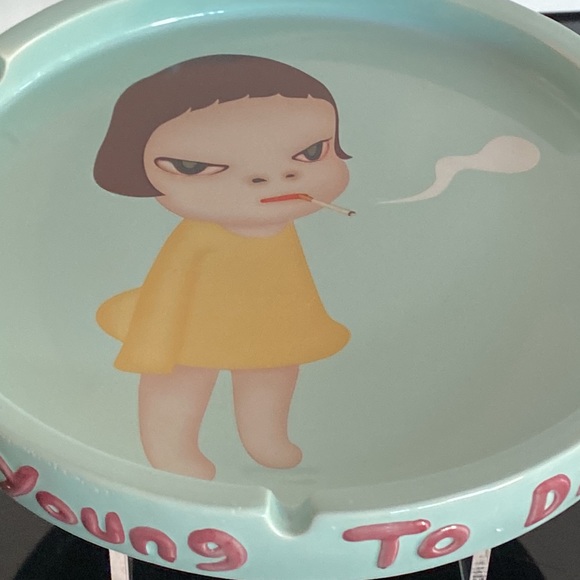 YOSHITOMO NARA NWT “TOO YOUNG TO DIE” ASHTRAY-AUTHENTIC W/ALL ORIGINAL PACKAGING - Picture 6 of 11